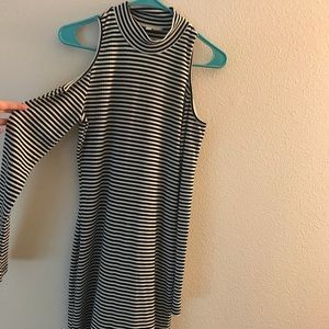 Gianni Bini Cold shoulder dress